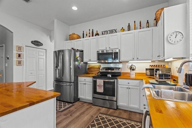 24357 AMBERLEAF COURT, Leesburg, FL 34748