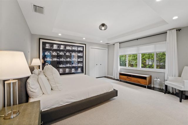 325 Seven Isles Dr, Fort Lauderdale, FL 33301