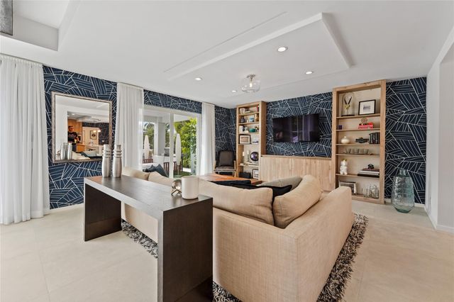 325 Seven Isles Dr, Fort Lauderdale, FL 33301