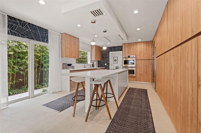 325 Seven Isles Dr, Fort Lauderdale, FL 33301