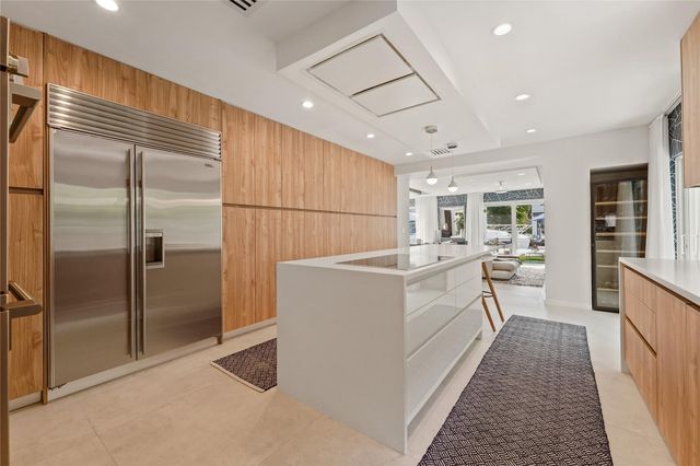 325 Seven Isles Dr, Fort Lauderdale, FL 33301