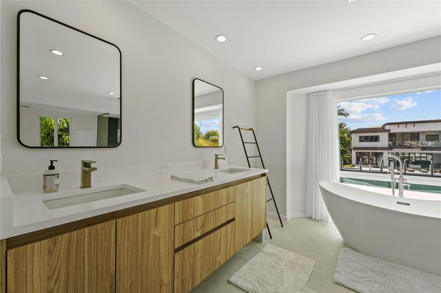 325 Seven Isles Dr, Fort Lauderdale, FL 33301