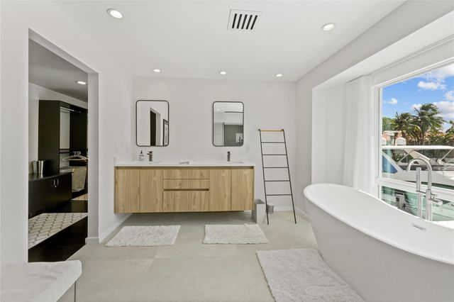 325 Seven Isles Dr, Fort Lauderdale, FL 33301