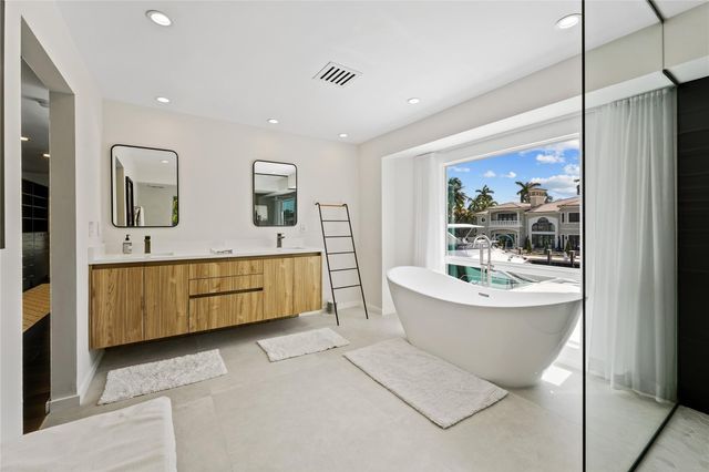 325 Seven Isles Dr, Fort Lauderdale, FL 33301