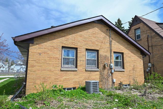817 Montana AVENUE, South Milwaukee, WI 53172