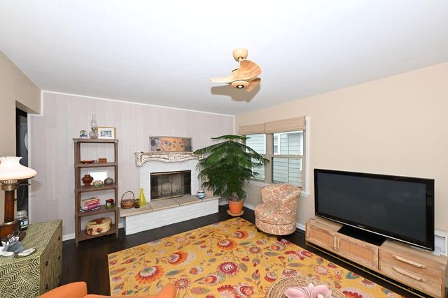 817 Montana AVENUE, South Milwaukee, WI 53172