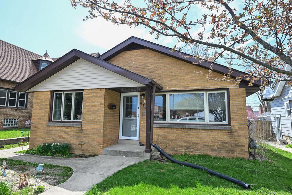 817 Montana AVENUE, South Milwaukee, WI 53172