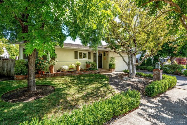 856 4th St E, Sonoma, CA 95476