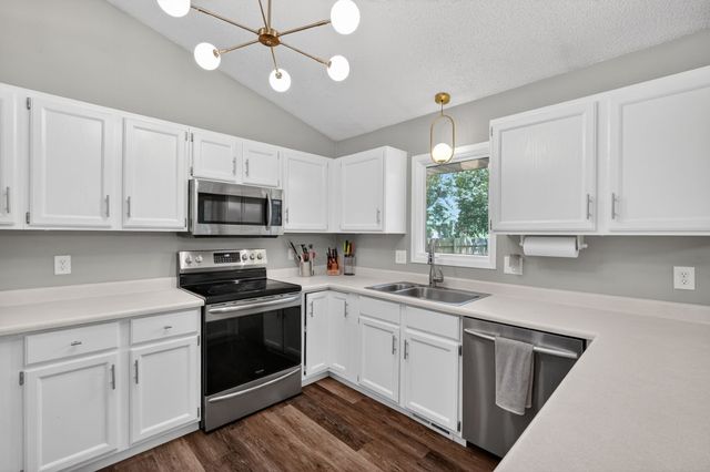 5469 Dakota Drive, West Des Moines, IA 50266