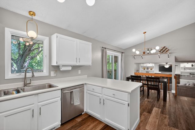 5469 Dakota Drive, West Des Moines, IA 50266