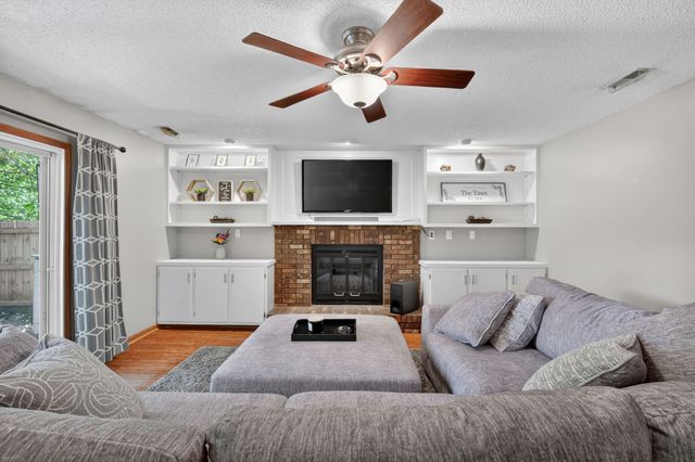 5469 Dakota Drive, West Des Moines, IA 50266