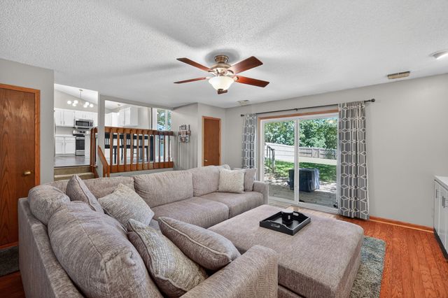 5469 Dakota Drive, West Des Moines, IA 50266