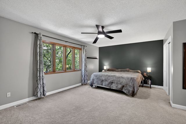 5469 Dakota Drive, West Des Moines, IA 50266