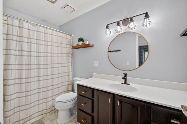 5469 Dakota Drive, West Des Moines, IA 50266