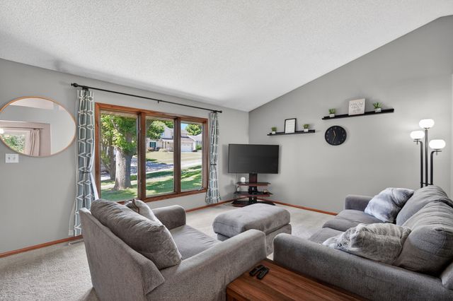 5469 Dakota Drive, West Des Moines, IA 50266