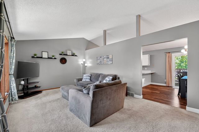 5469 Dakota Drive, West Des Moines, IA 50266