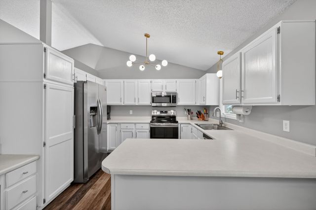 5469 Dakota Drive, West Des Moines, IA 50266