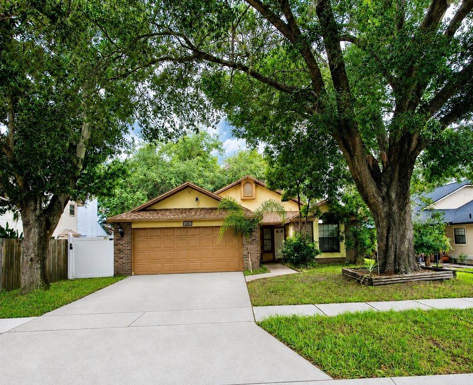 2201 GRASMERE DRIVE, Apopka, FL 32703