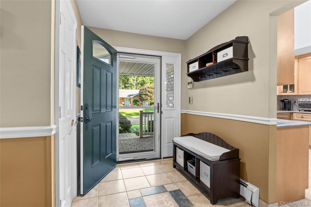 24 Kingswood Drive, Old Bethpage, NY 11804 — photo 4