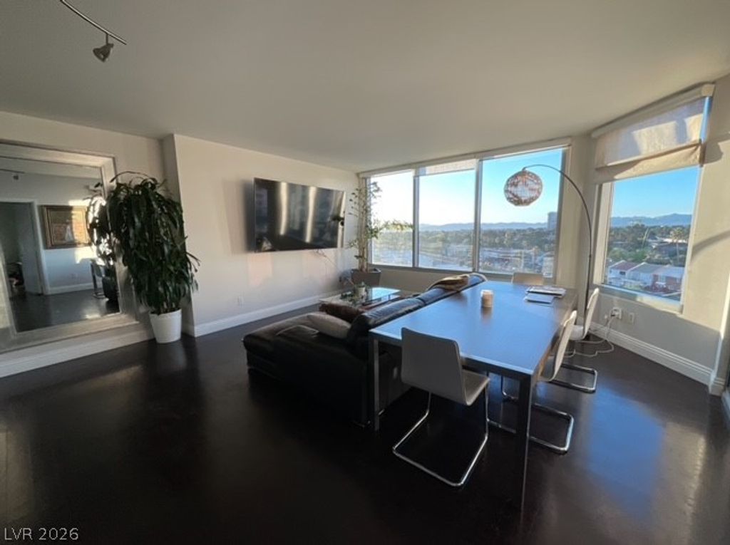 322 Karen Avenue 601, Las Vegas, NV 89109 — exterior