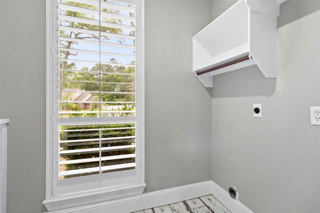 300 Broadmoor Drive, Huntsville, TX 77340