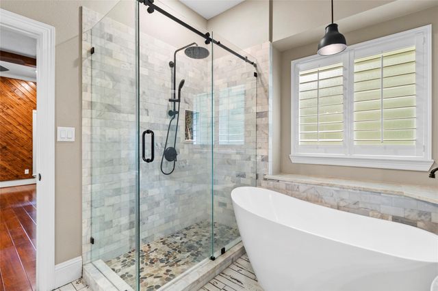 300 Broadmoor Drive, Huntsville, TX 77340