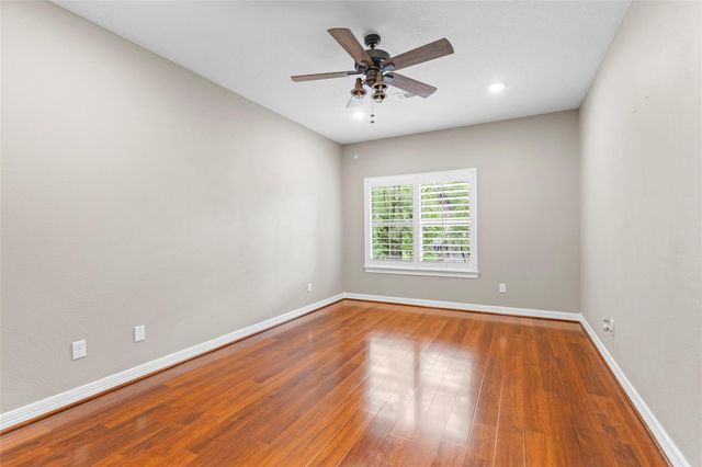 300 Broadmoor Drive, Huntsville, TX 77340