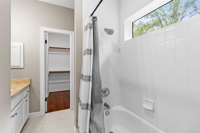 300 Broadmoor Drive, Huntsville, TX 77340