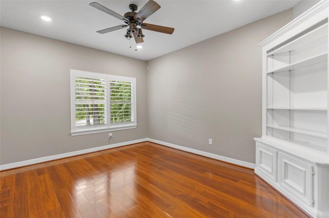 300 Broadmoor Drive, Huntsville, TX 77340