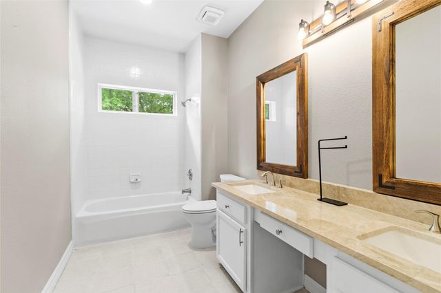 300 Broadmoor Drive, Huntsville, TX 77340