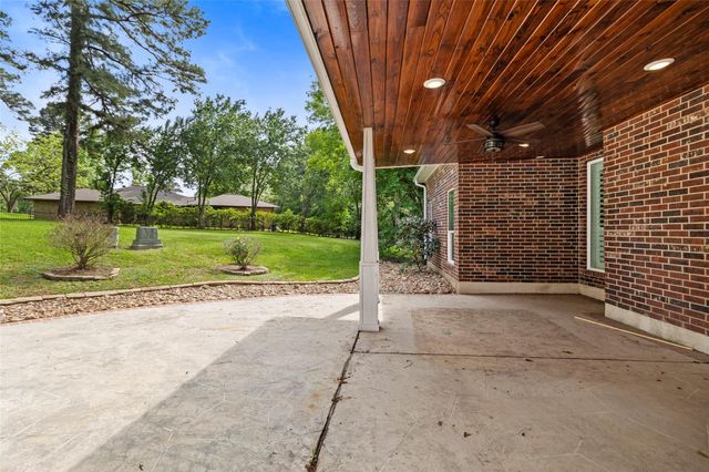 300 Broadmoor Drive, Huntsville, TX 77340