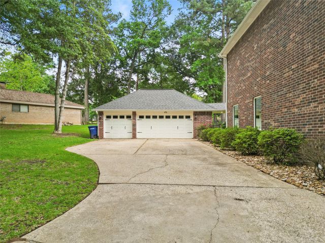 300 Broadmoor Drive, Huntsville, TX 77340