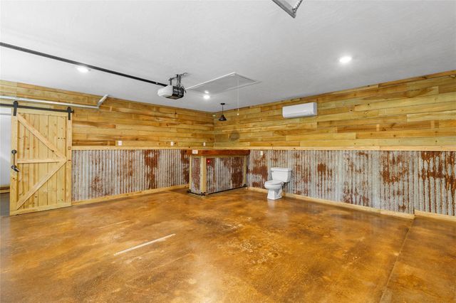 300 Broadmoor Drive, Huntsville, TX 77340