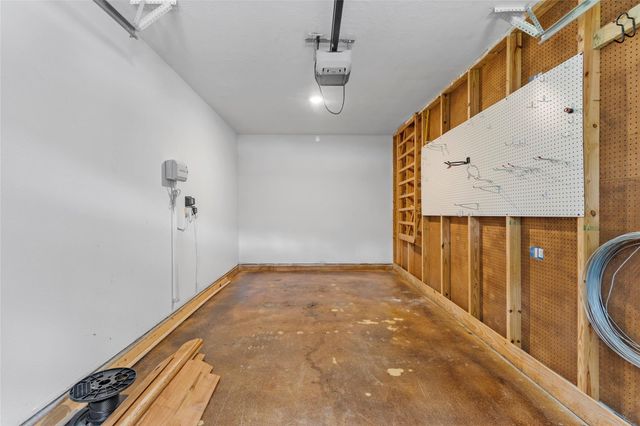 300 Broadmoor Drive, Huntsville, TX 77340