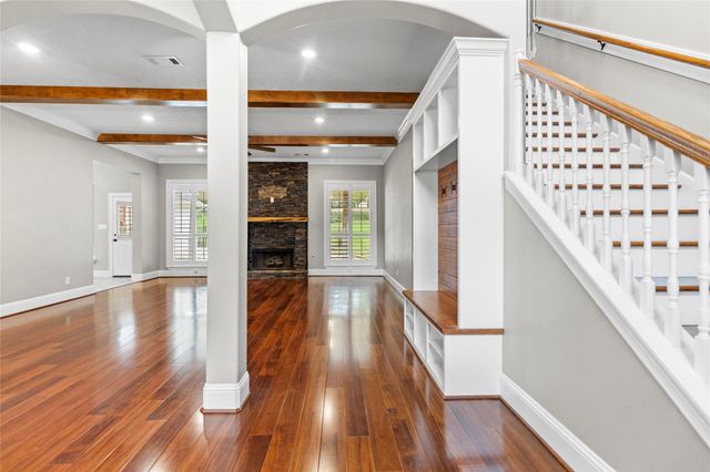 300 Broadmoor Drive, Huntsville, TX 77340