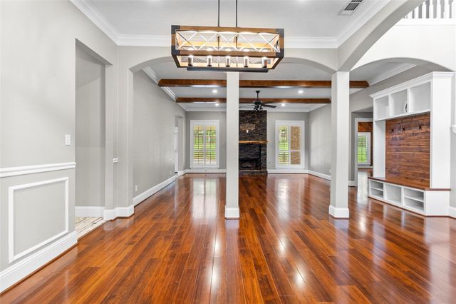 300 Broadmoor Drive, Huntsville, TX 77340