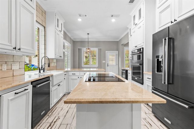 300 Broadmoor Drive, Huntsville, TX 77340