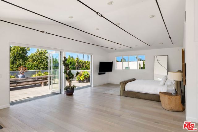 633 Santa Clara Avenue, Venice, CA 90291