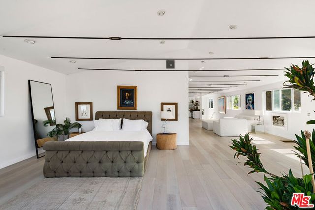 633 Santa Clara Avenue, Venice, CA 90291