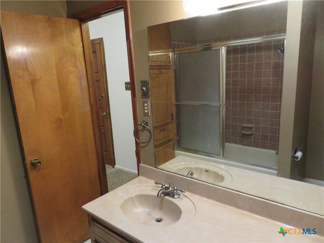139 Lone Oak Street, Seguin, TX 78155