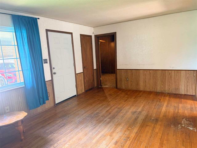 2437 NW 42nd St, Lawton, OK 73505