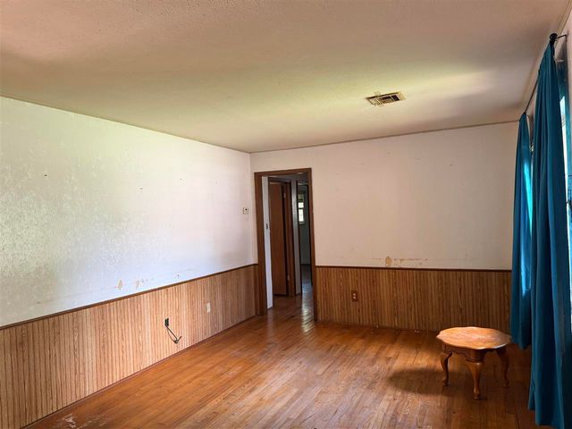 2437 NW 42nd St, Lawton, OK 73505