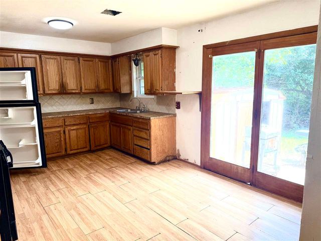 2437 NW 42nd St, Lawton, OK 73505