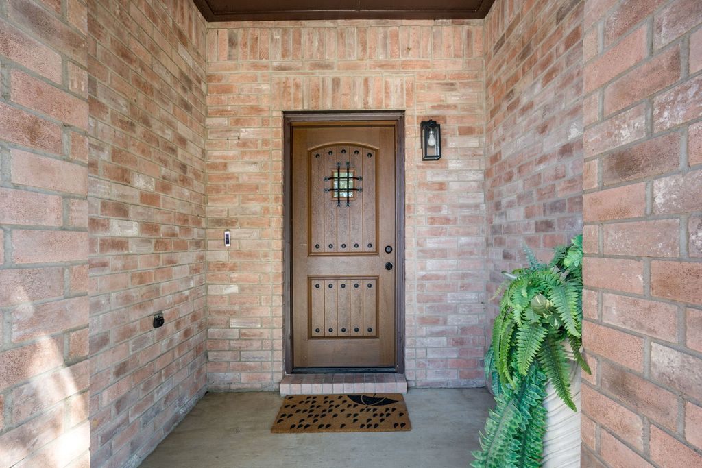 2456 Arroyo Springs Drive, Grand Prairie, TX 75052 — photo 3