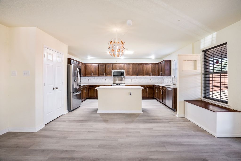 2456 Arroyo Springs Drive, Grand Prairie, TX 75052 — photo 5