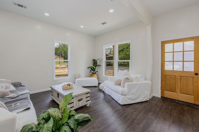 1069 SHAW PL, Memphis, TN 38126