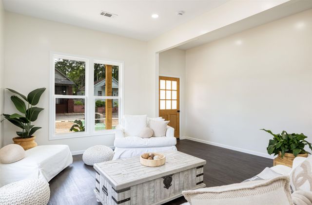 1069 SHAW PL, Memphis, TN 38126