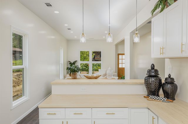 1069 SHAW PL, Memphis, TN 38126