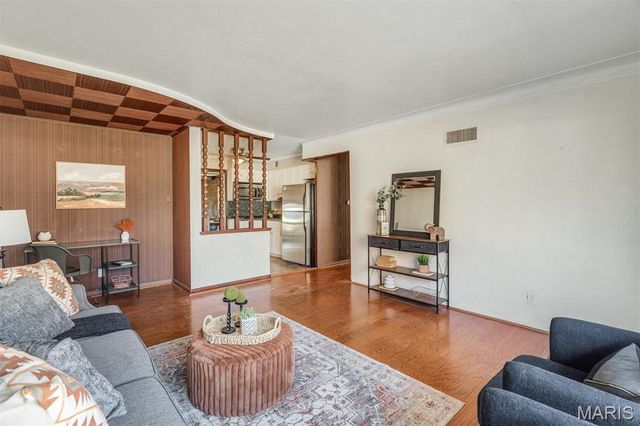 920 Lebon Drive, St Louis, MO 63137