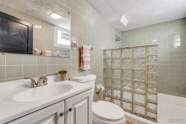 920 Lebon Drive, St Louis, MO 63137